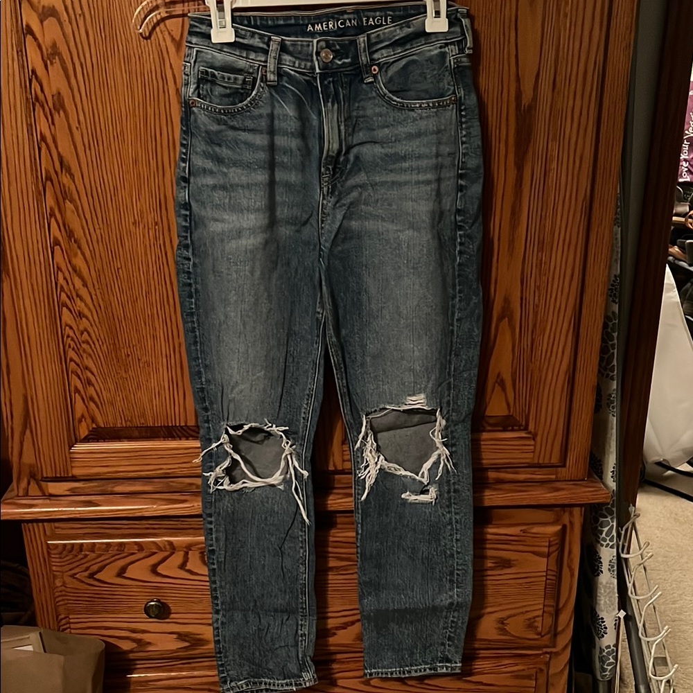American Eagle Outfitters Women's Blue Distressed Jeans, Size 4 Mom Jean